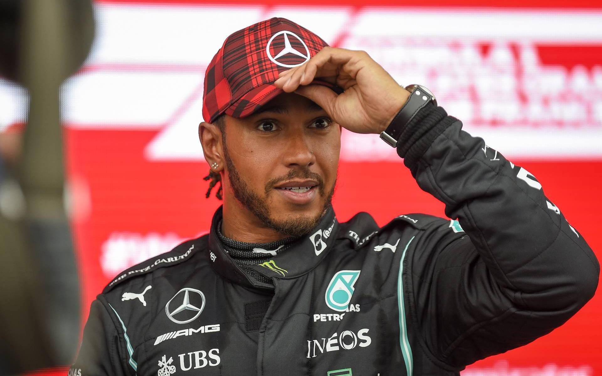 Wereldkampioen Hamilton blijft tot en met 2023 bij Mercedes - Leeuwarder Courant