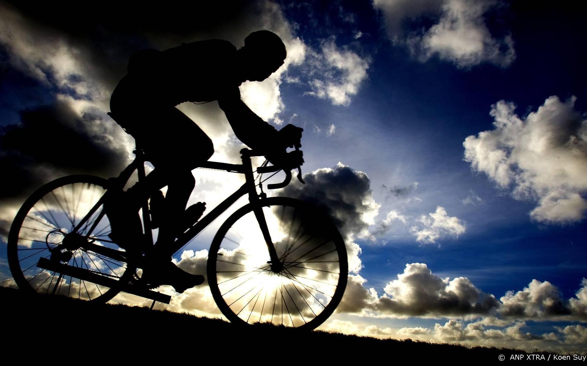 Wielrenner Morton heeft Parijs al bereikt in alternatieve Tour - Leeuwarder Courant