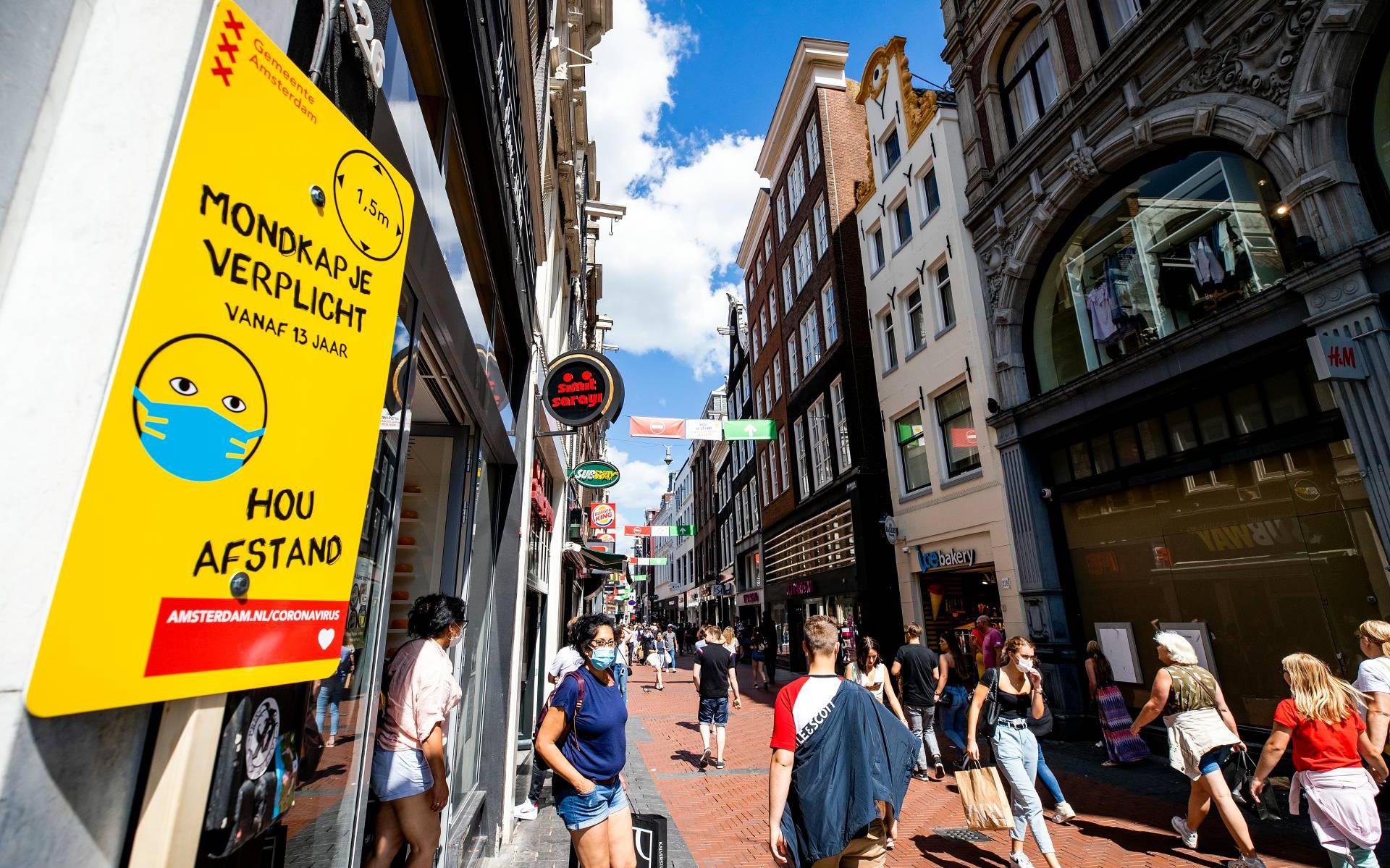 Amsterdam en Rotterdam: niet gelijk boete bij ontbreken mondkapje