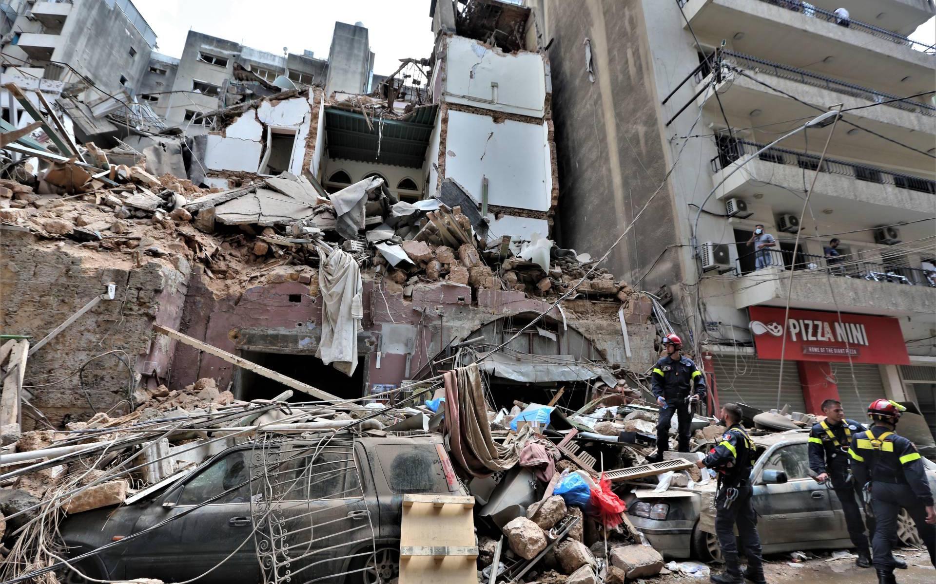 Zoeken naar overlevenden tussen puin Beiroet voortgezet