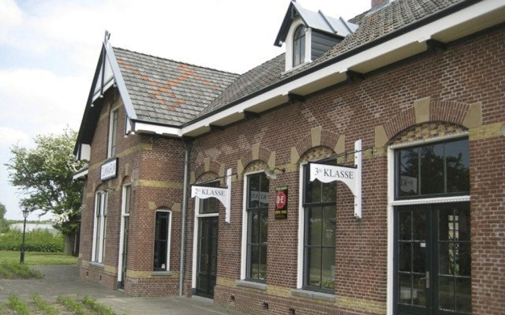 Stationsgebouw Tzummarum te koop