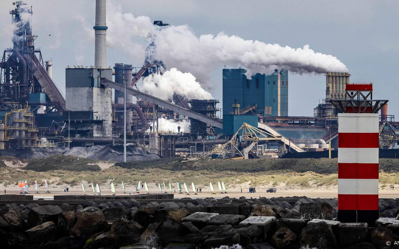 Tata Steel in IJmuiden, grootverbruiker van energie en grondstoffen. 