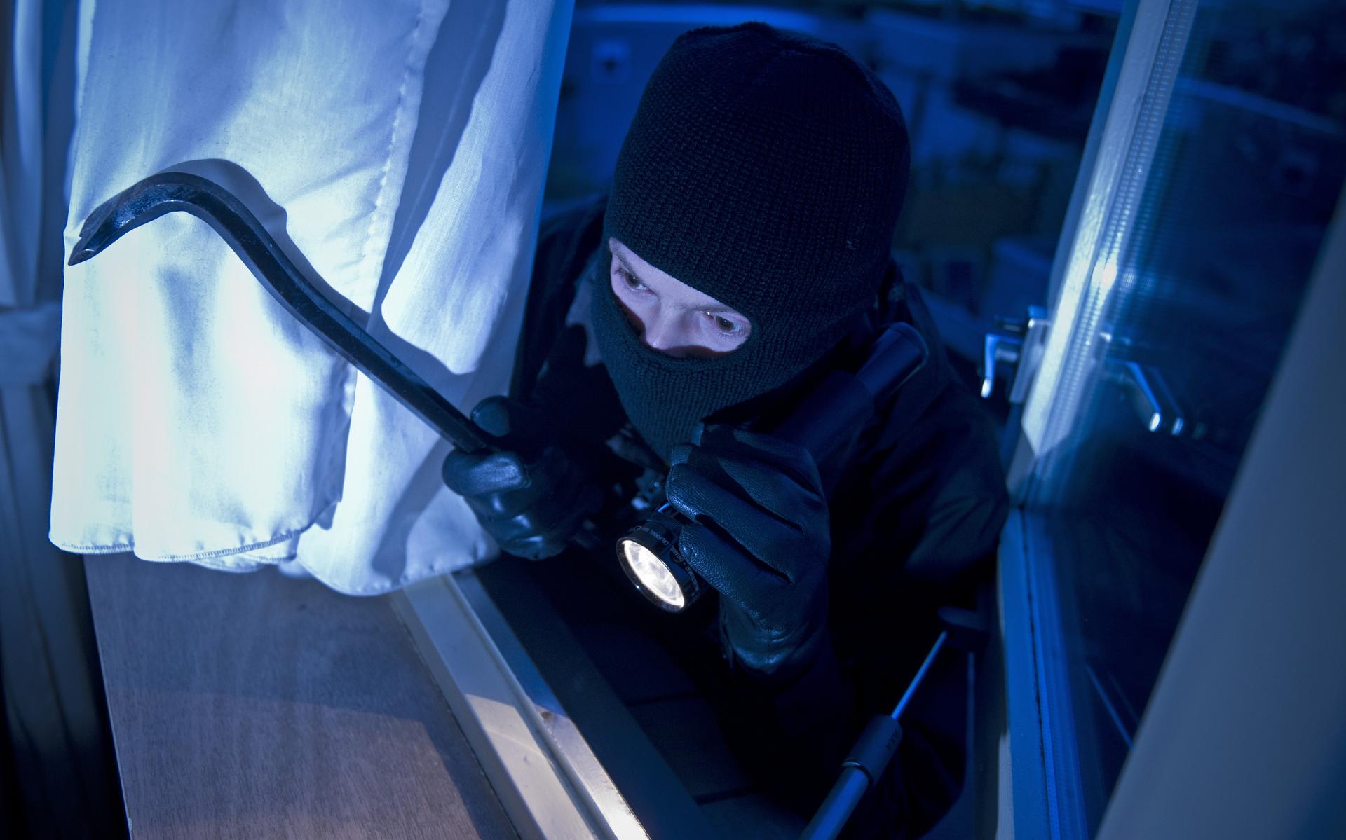 Sieraden buit in Lippenhuizen - Leeuwarder Courant