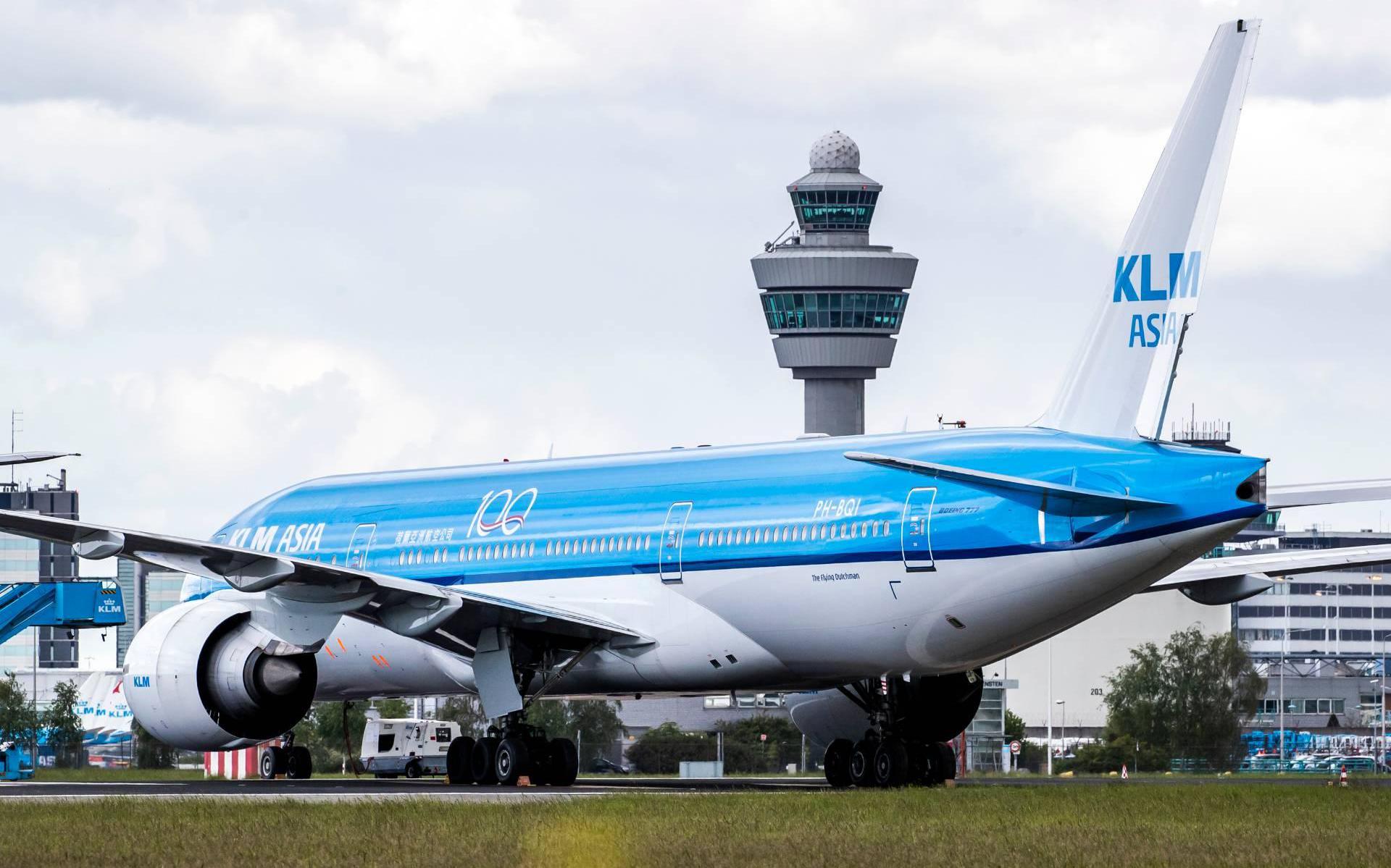 FNV overweegt KLM voor rechter te dagen na uitstel loonsverhoging