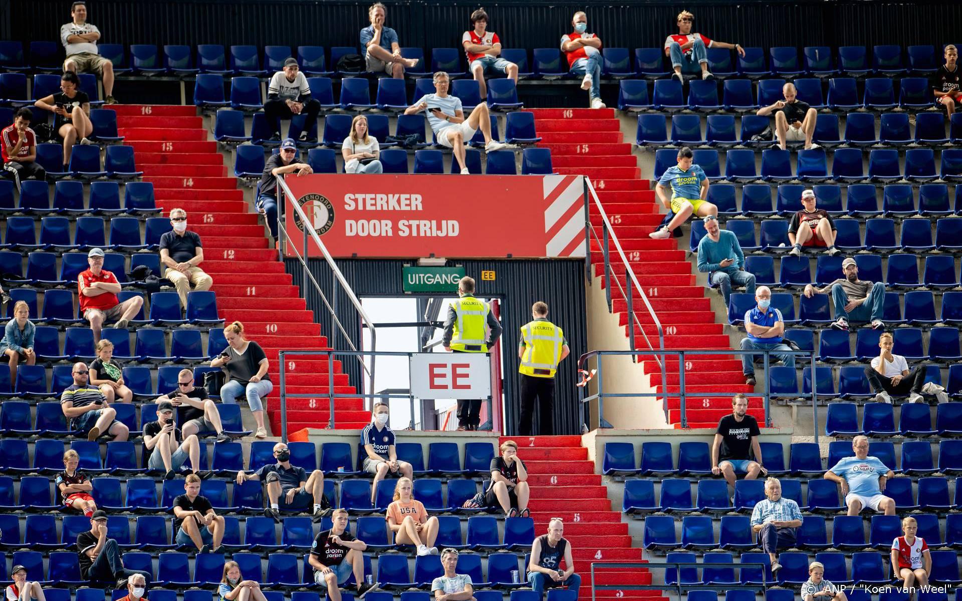Premier Rutte: burgemeesters mogen fans bij voetbal verbieden