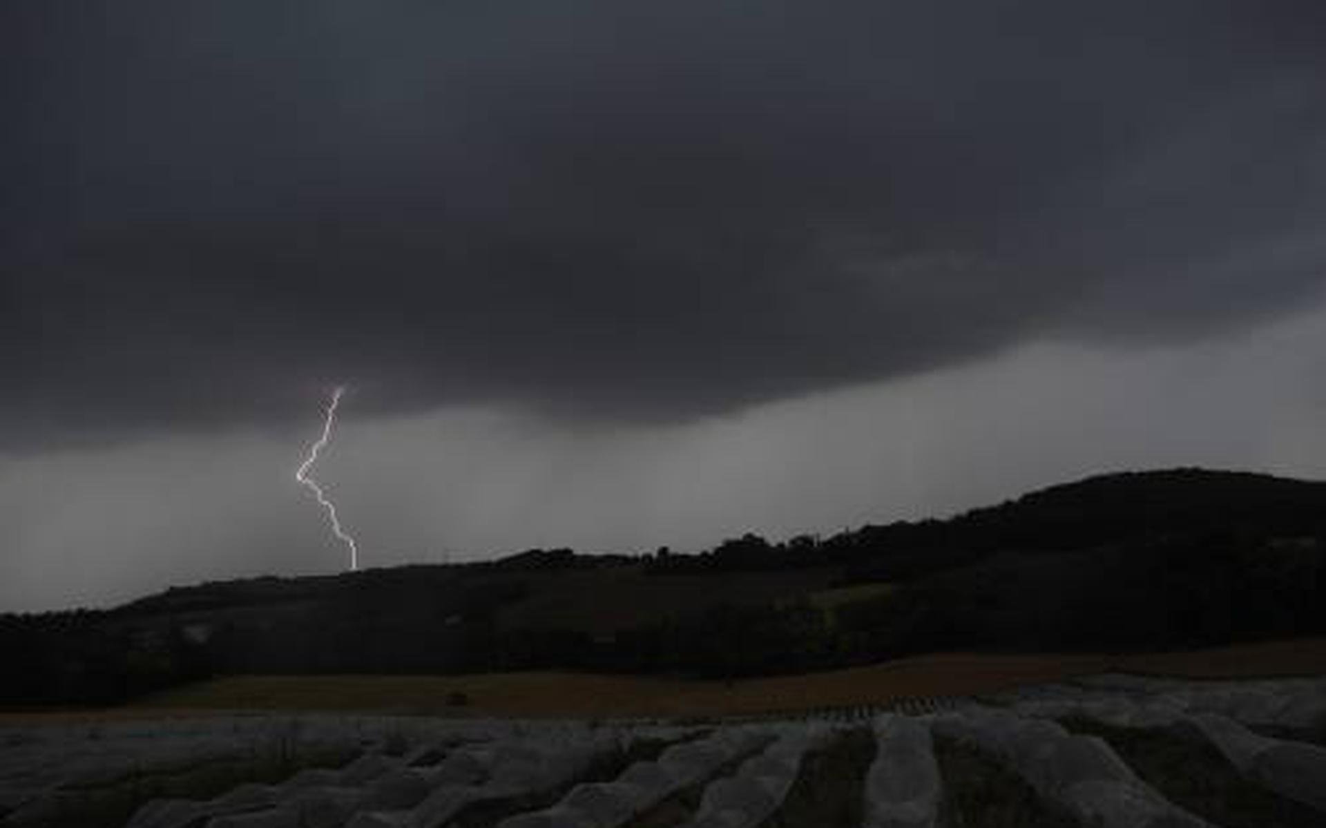 Stroomuitval Door Storm Zuidwesten Frankrijk - Leeuwarder Courant