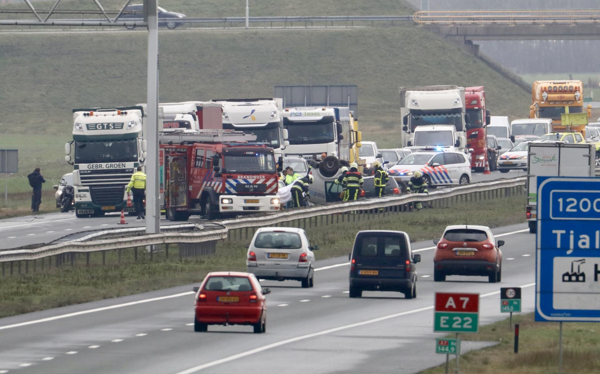Ernstig ongeval op A7 bij Tjalleberd, drie gewonden