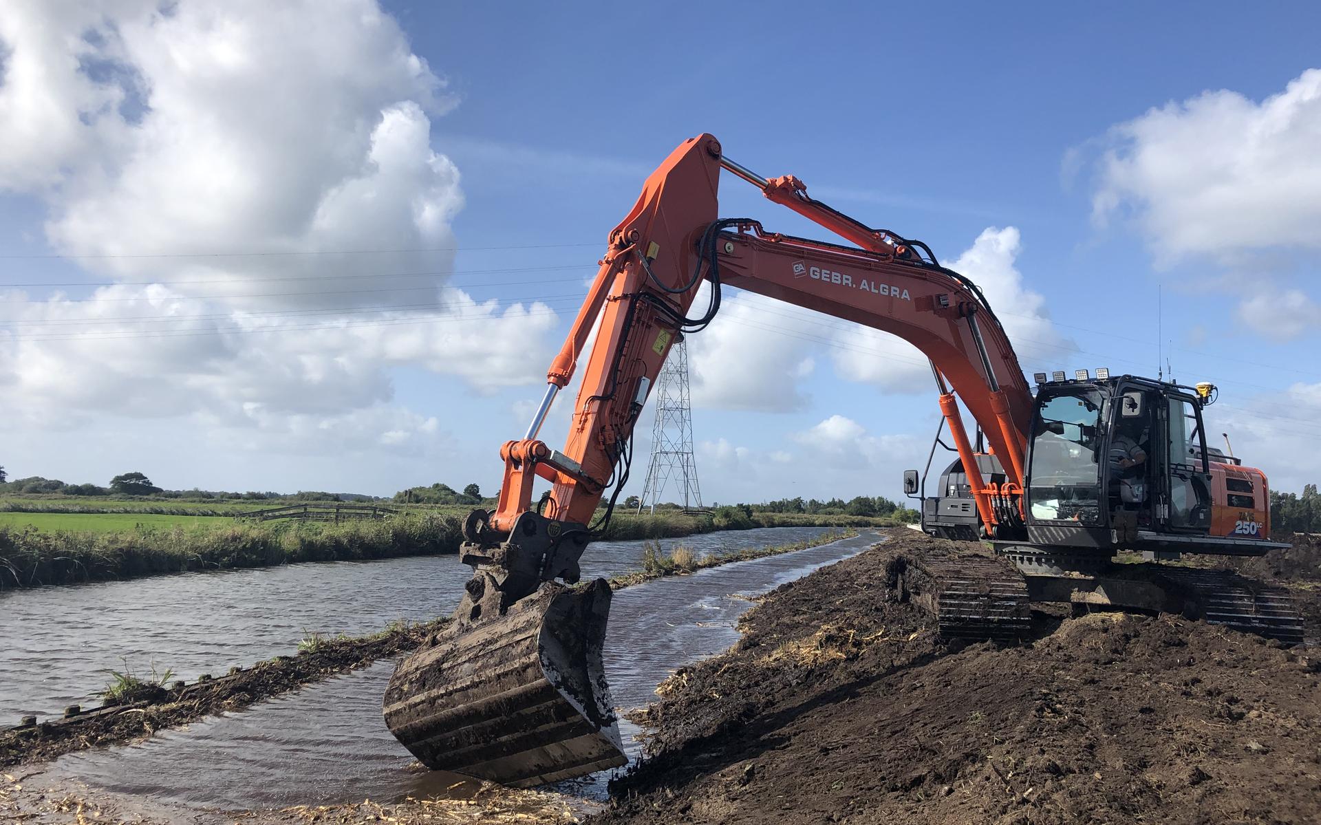 Wetterskip is gestart met verbeteren van waterkering in Oudega in Smallingerland - Leeuwarder Couran