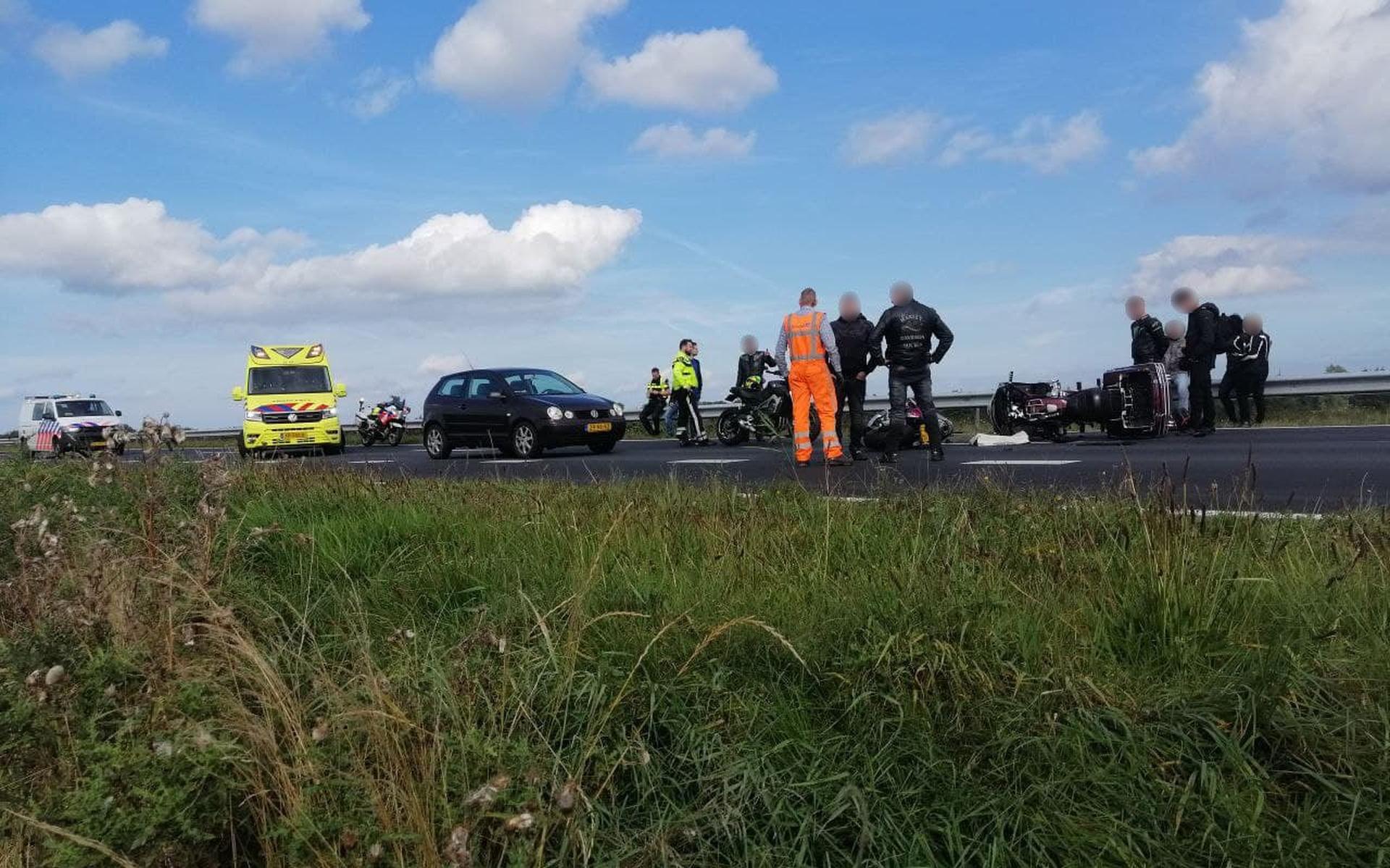 Motorrijder naar ziekenhuis na botsing op Sintrale As bij De Falom - Leeuwarder Courant