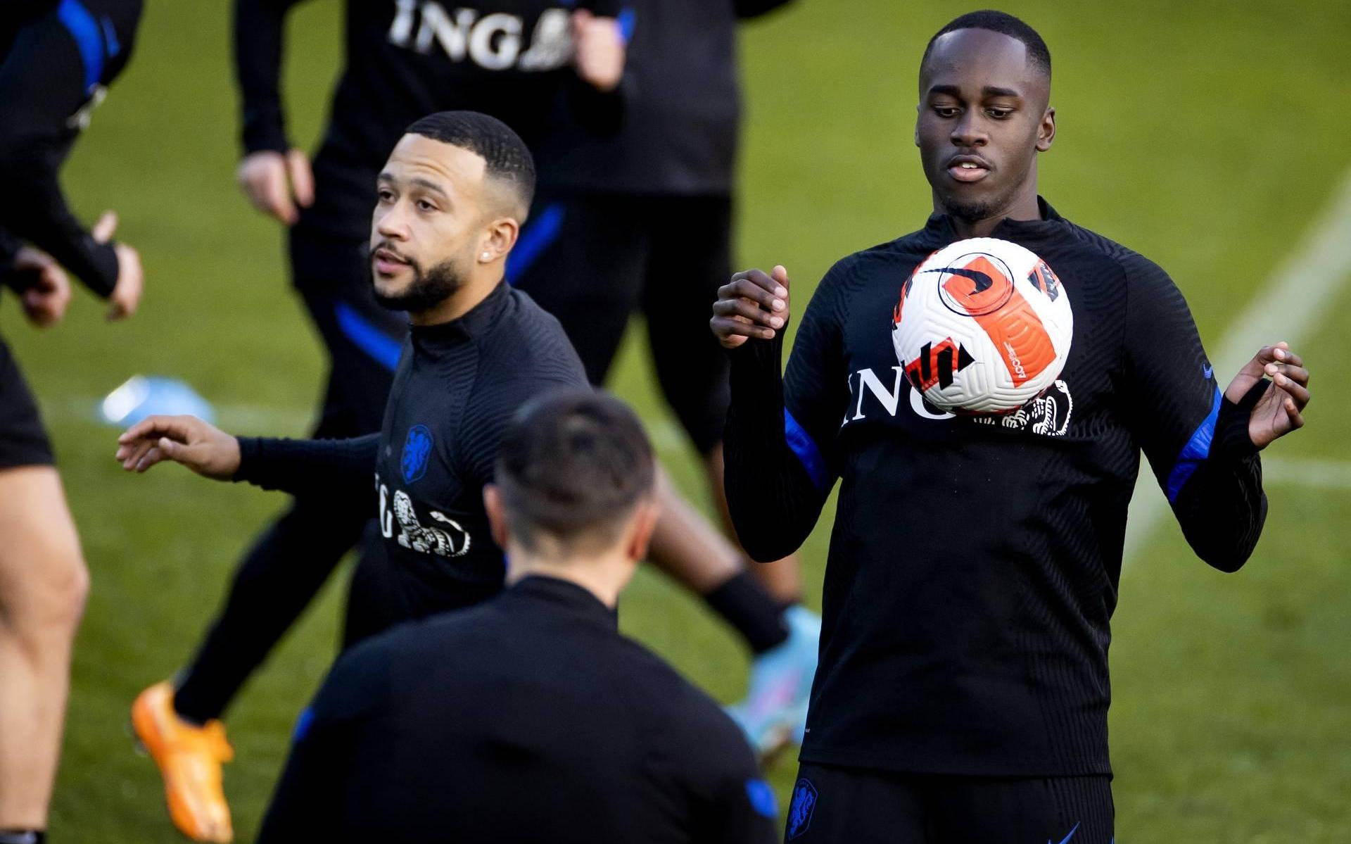 Depay ook als wisselspeler bij Barcelona zekerheid voor Van Gaal - Leeuwarder Courant