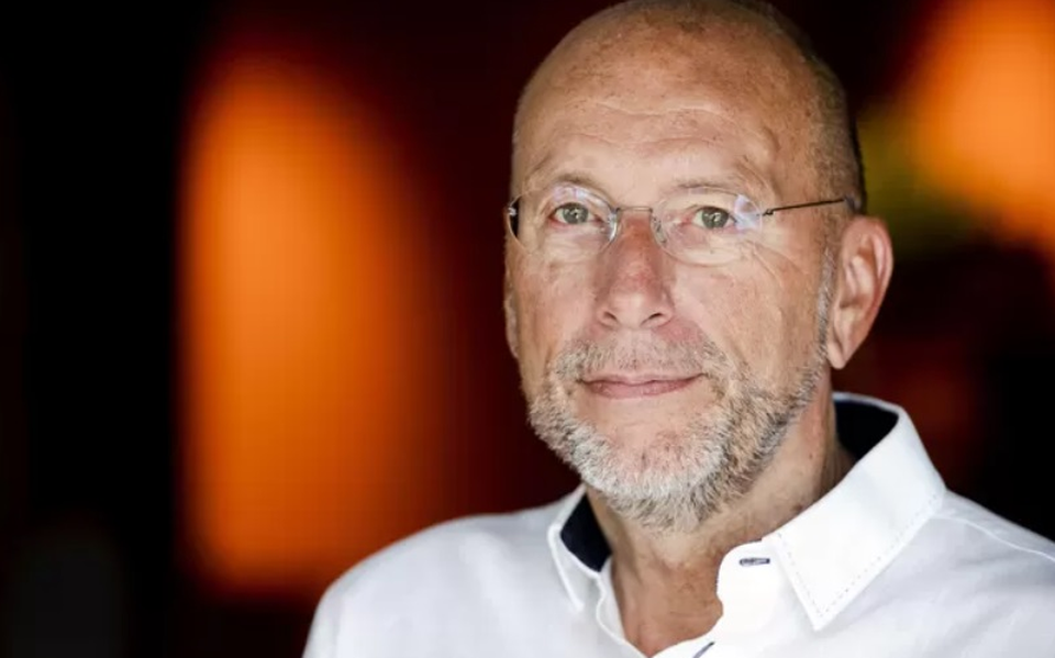  Kroegbaas Meyer is des duivels. Foto: ANP