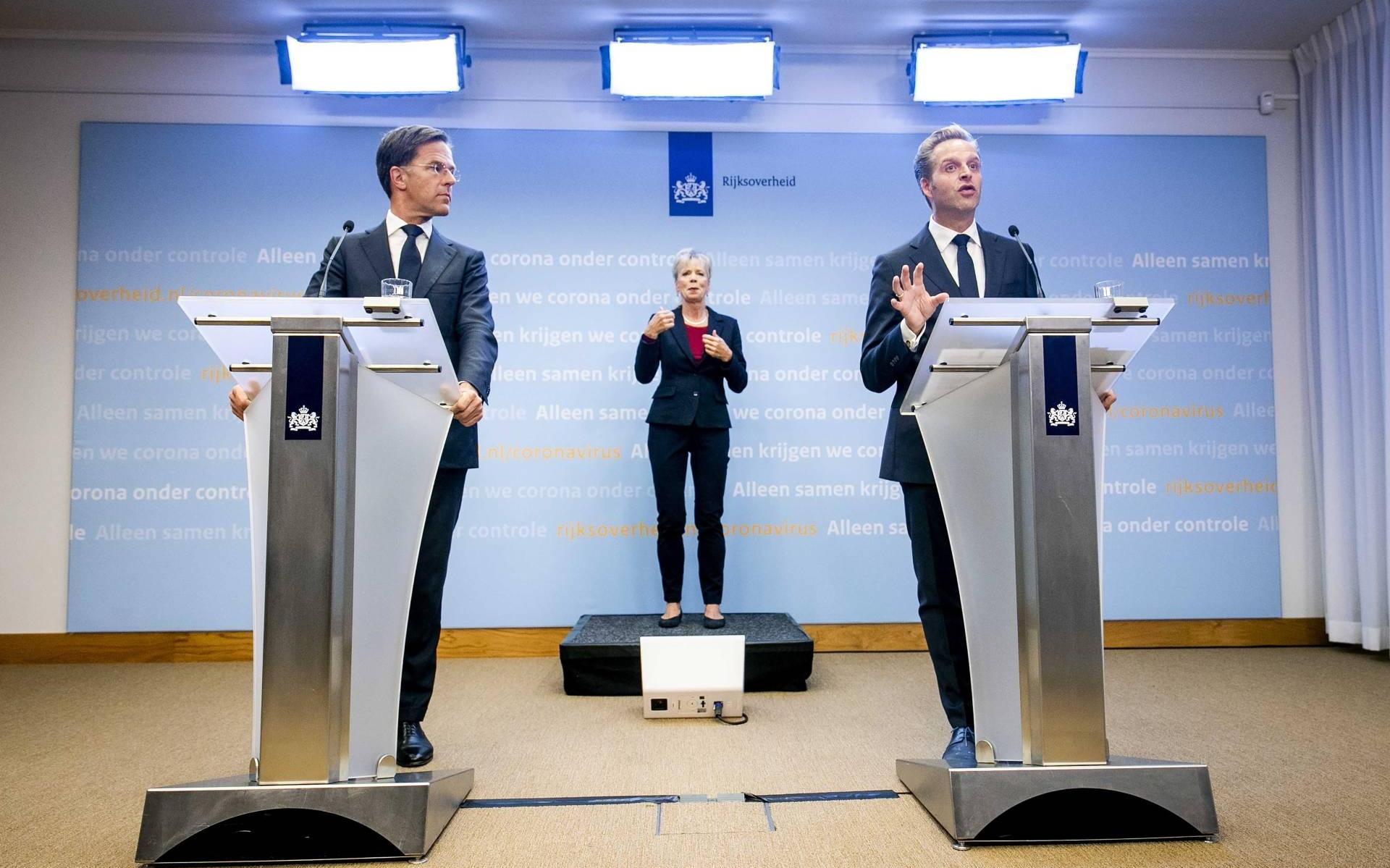Rutte en De Jonge beantwoorden online vragen over coronabeleid
