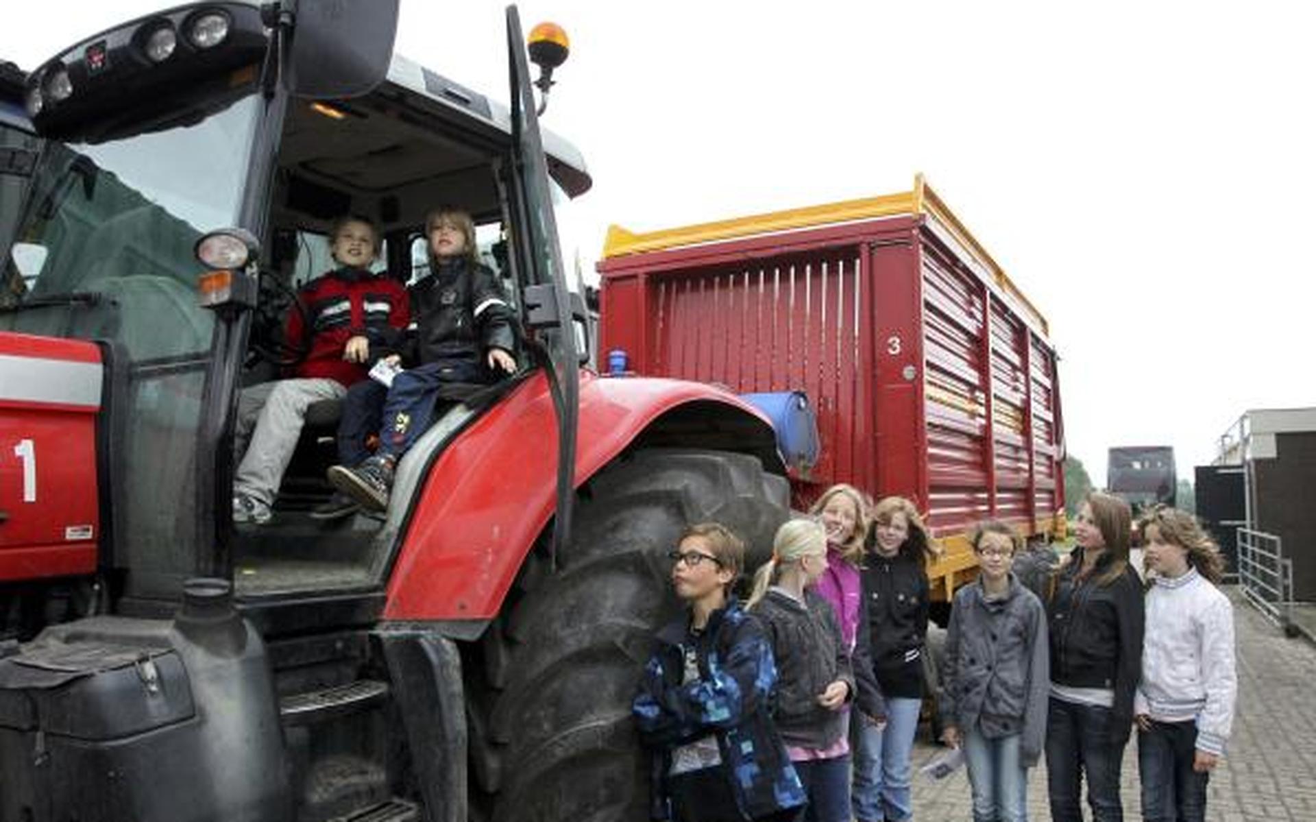 Boerderijles over tractors en koeien