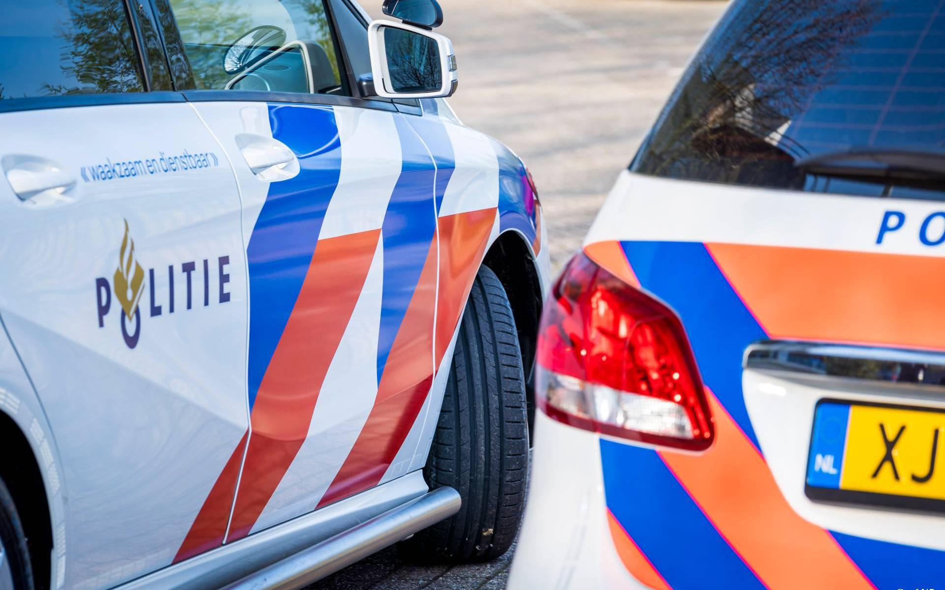 Auto rijdt terras op in Den Haag: lichtgewonden