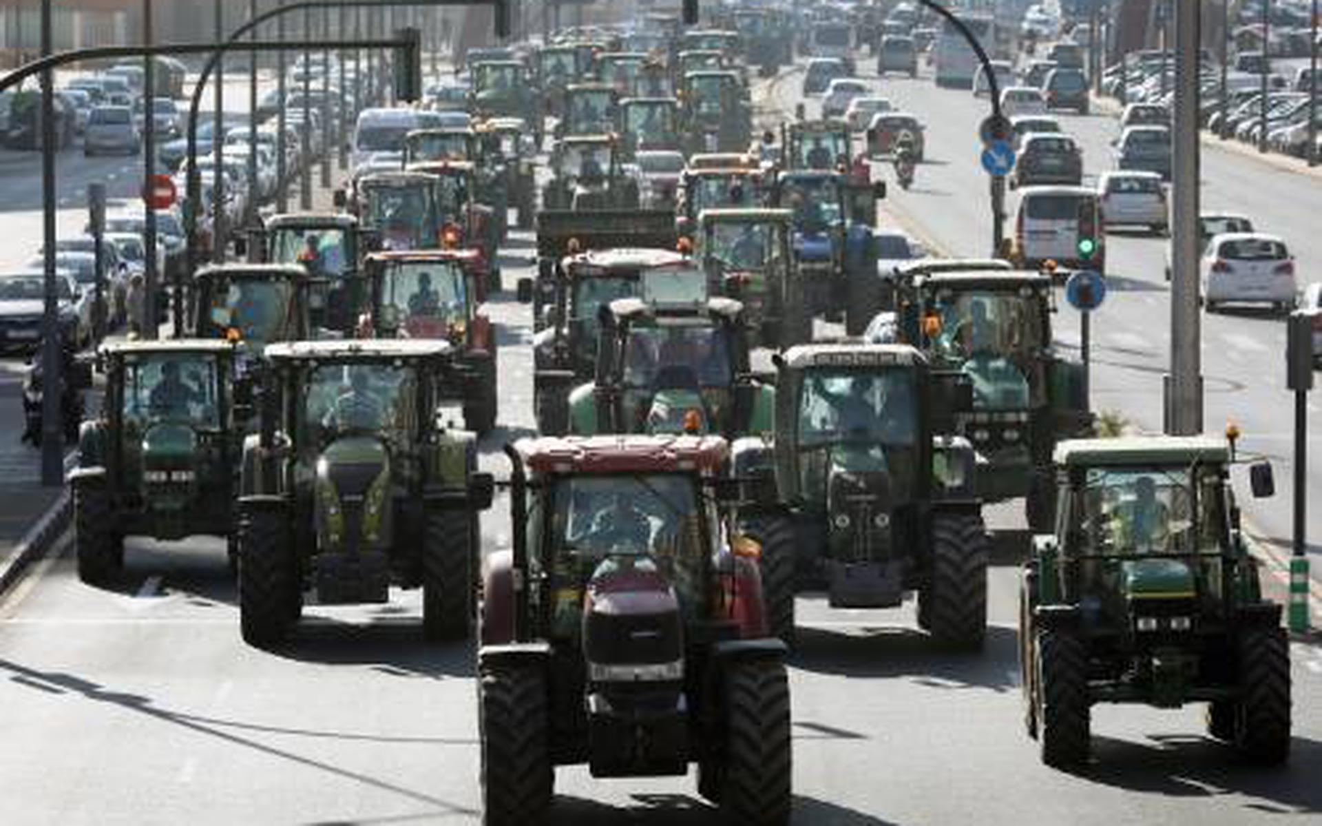 Spaans boerenprotest met duizend tractoren in Valencia