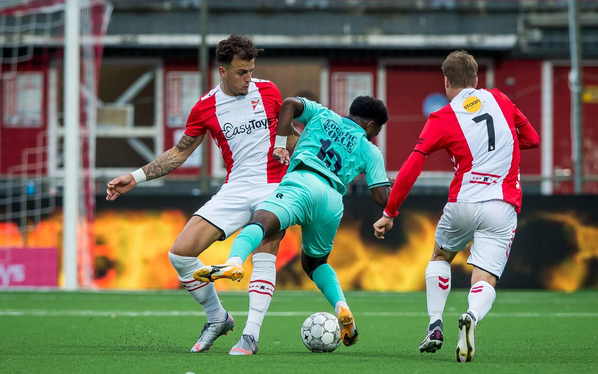 FC Emmen houdt met 10 man stand tegen Willem II