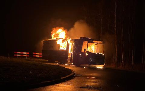 In Drachten is vrijdagavond een bus aan de Janssenlaan in brand gestoken.