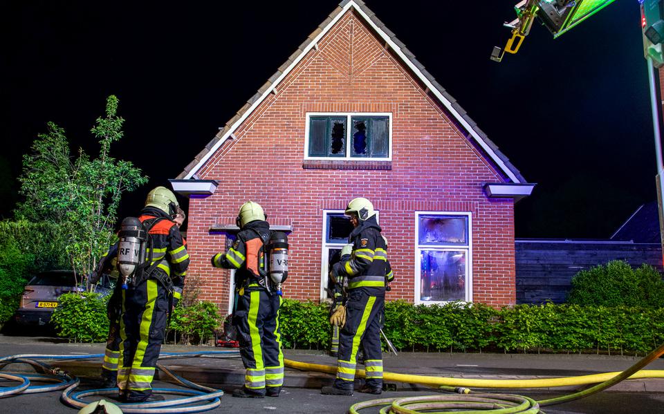 In de woning aan de Nanningaweg in Oosterwolde woedde een brand.