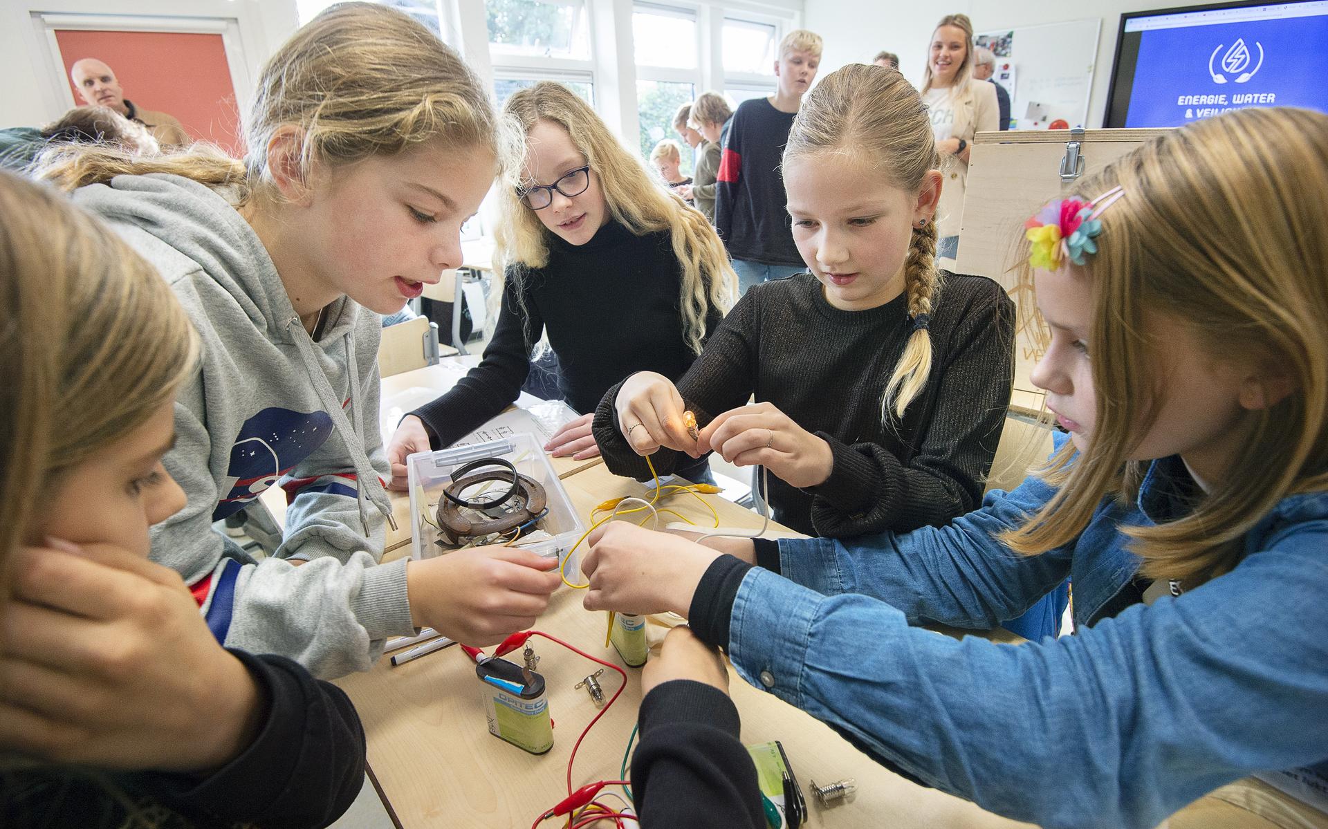Op de Johannes Looijenga Skoalle in Surhuizum wordt bij leerlingen het enthousiasme voor technische 