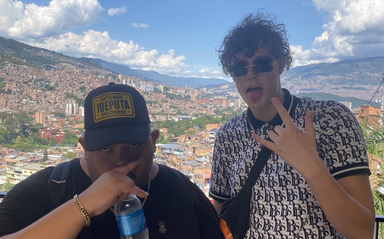 Allymar Maduro en Jouster Kevin Bakker, samen Tribal Kush, met op de achtergrond de Colombiaanse stad Medellin. Allymar Maduro en Jouster Kevin Bakker, samen Tribal Kush, met op de achtergrond de Colombiaanse stad Medellin.