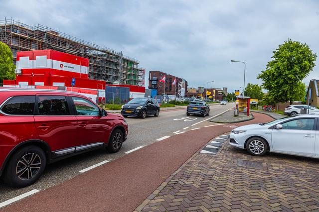 Oppenhuizerweg in Sneek op de schop. Wat vinden omwonenden van het plan? ‘Brug staat vaak open’