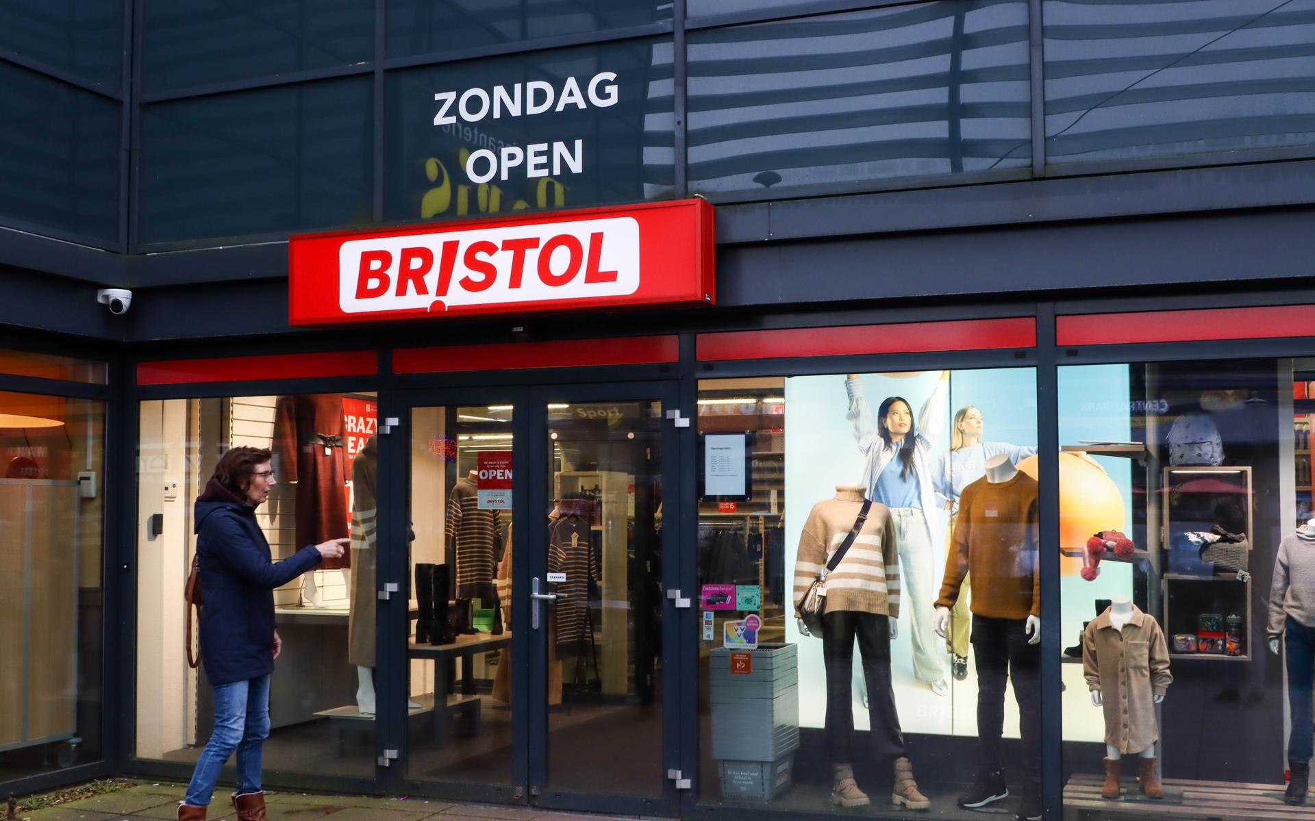 Een vrij recente facelift kon schoenenwinkel Bristol niet van de ondergang redden logostiek Leeuwarder Courant