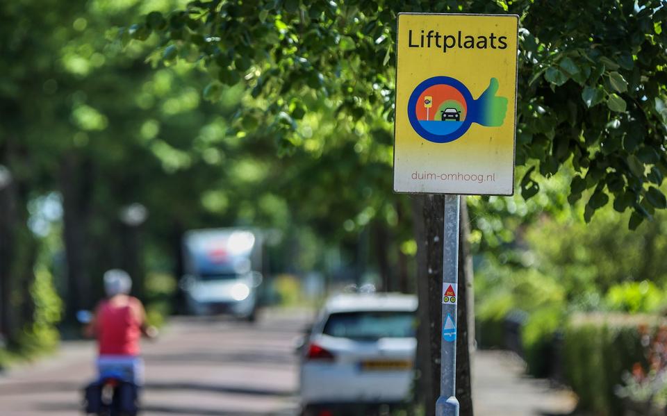 De ‘lifthalte’ aan de Brédyk in Langweer, tegenover de voormalige bushalte. 