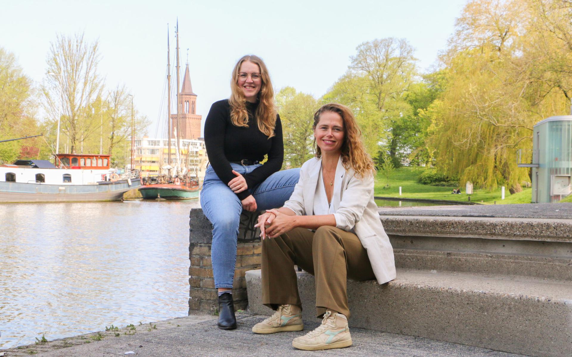Sarah Hoeckner (l) en Eva van Leeuwen, oprichters van start-up Young Heroes.