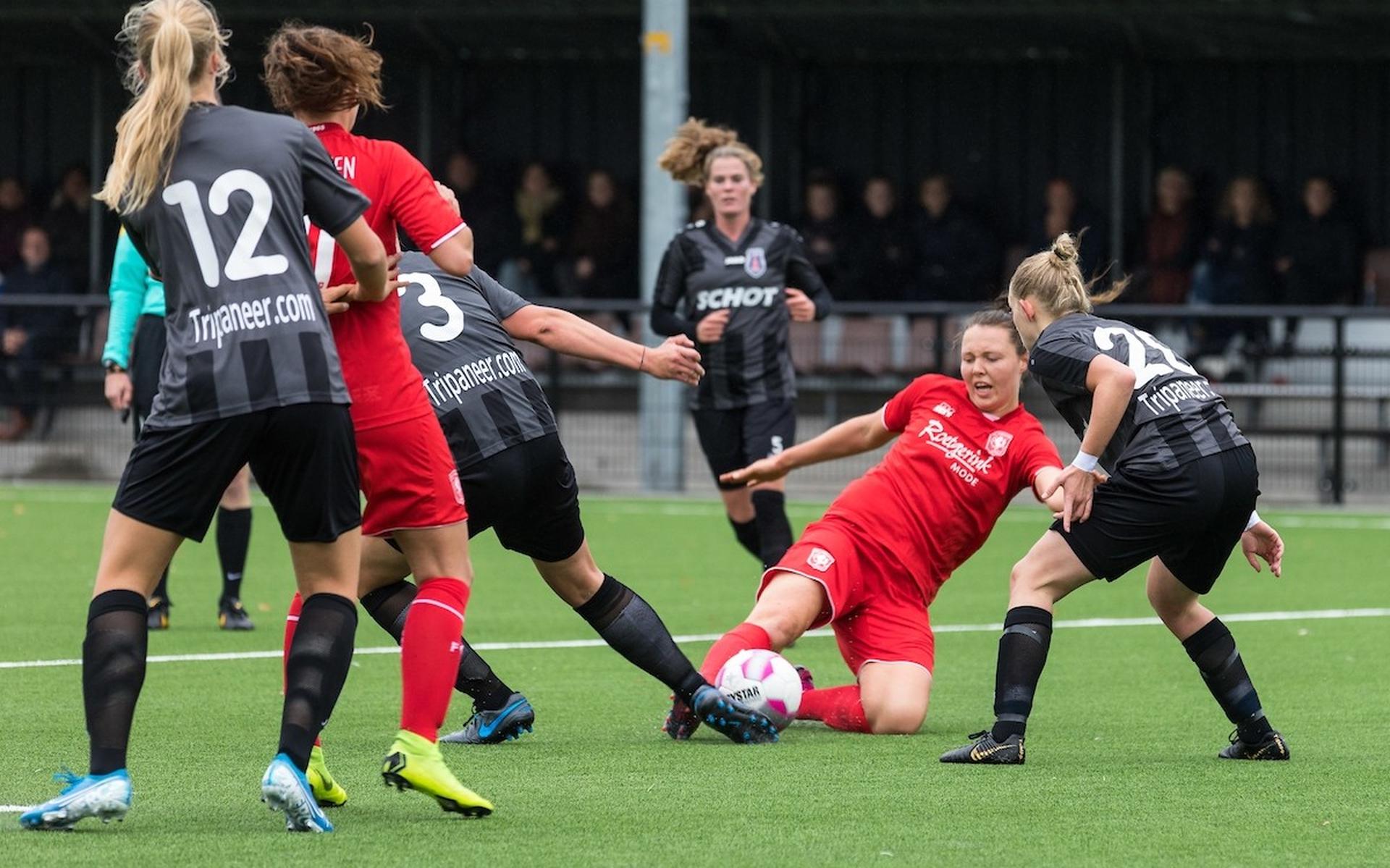 Topscorer Fenna Kalma uit Haskerhorne verlengt contract bij koploper FC Twente - Leeuwarder Courant