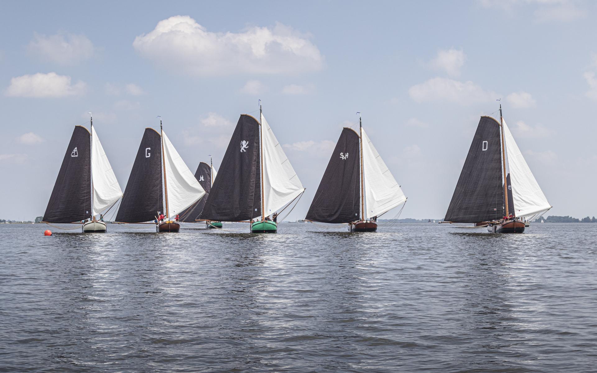 Streep door SKS-wedstrijden Grou en Langweer, autoriteiten vrezen niet te handhaven drukte - Leeuwar
