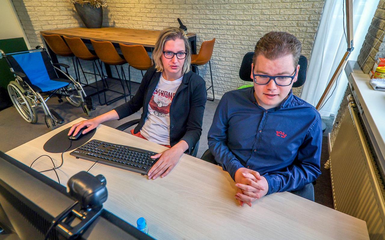 Tymo Mulder met zijn extra paar handen: Marjan Heusinkveld. Tymo Mulder met zijn extra paar handen: Marjan Heusinkveld.