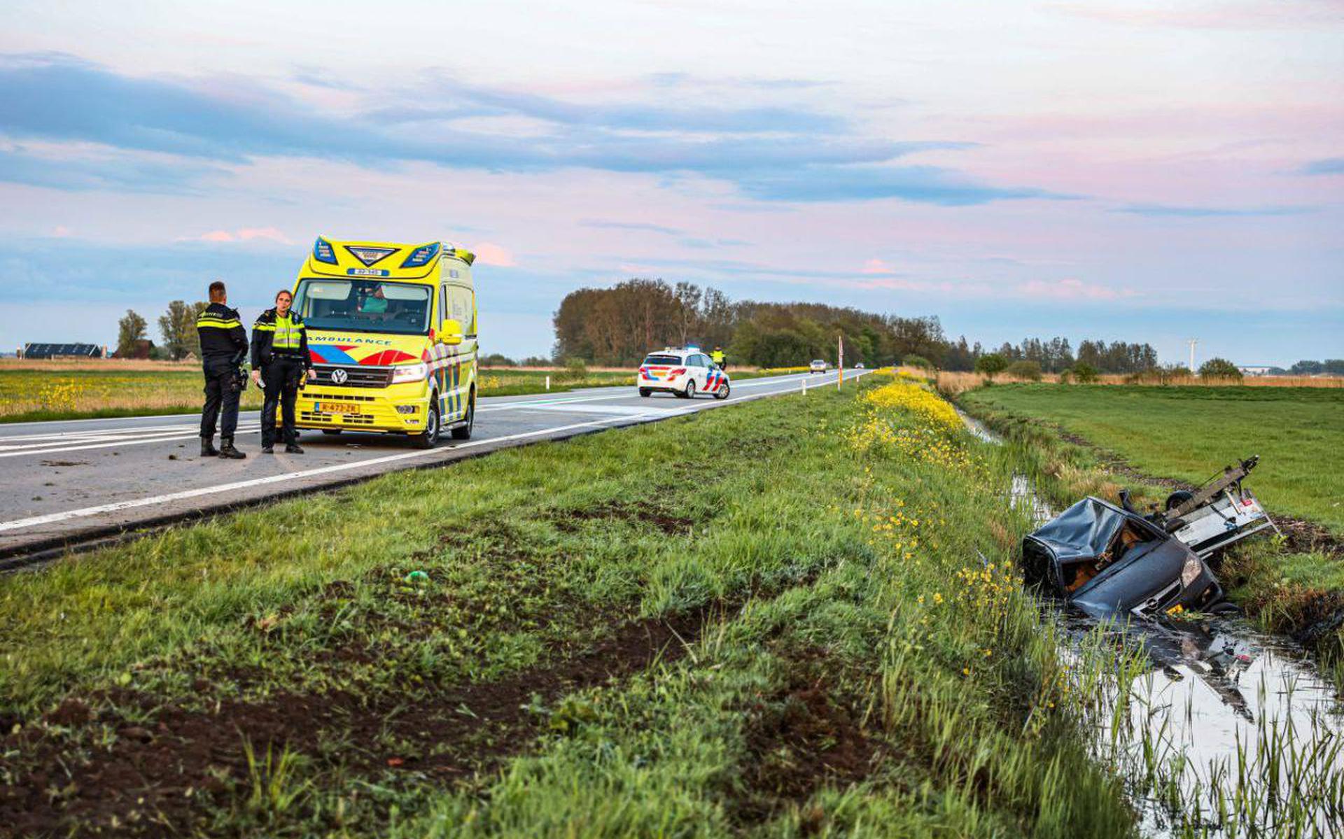 Auto Met Aanhanger Raakt Van De Weg Bij Lemmer En Belandt In Sloot ...