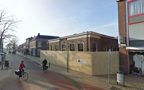 De voormalige dokterswoning aan De Kolk in Surhuisterveen.