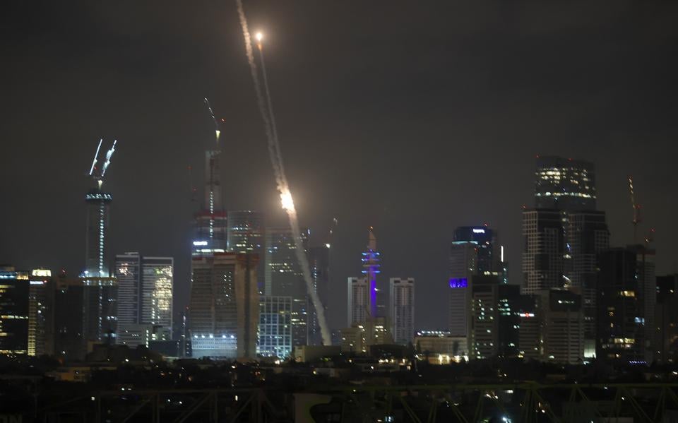 Luchtafweergeschut boven Tel Aviv.