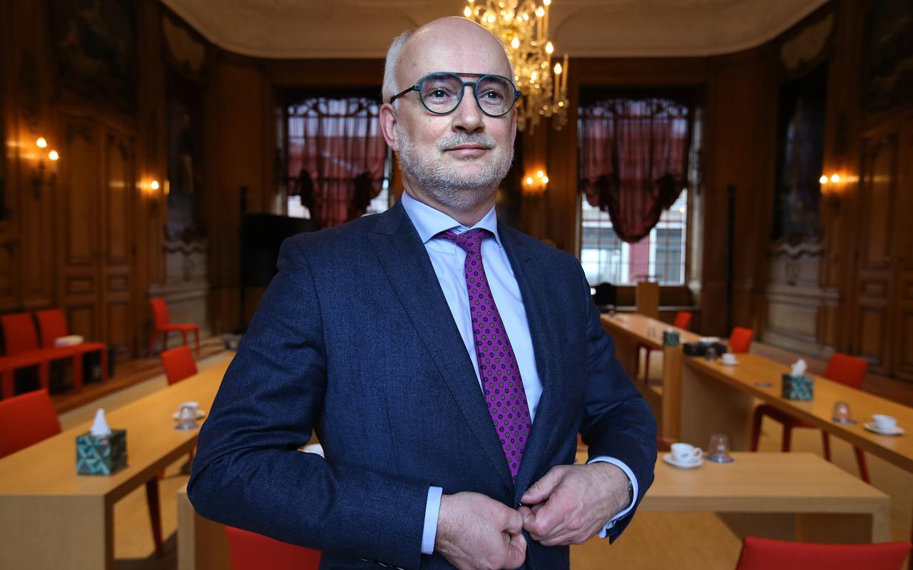 Voorzitter Fred Veenstra van de Vereniging van Friese Gemeenten: ,,Er is teveel bestuurlijke drukte in Friesland." Voorzitter Fred Veenstra van de Vereniging van Friese Gemeenten: ,,Er is teveel bestuurlijke drukte in Friesland."