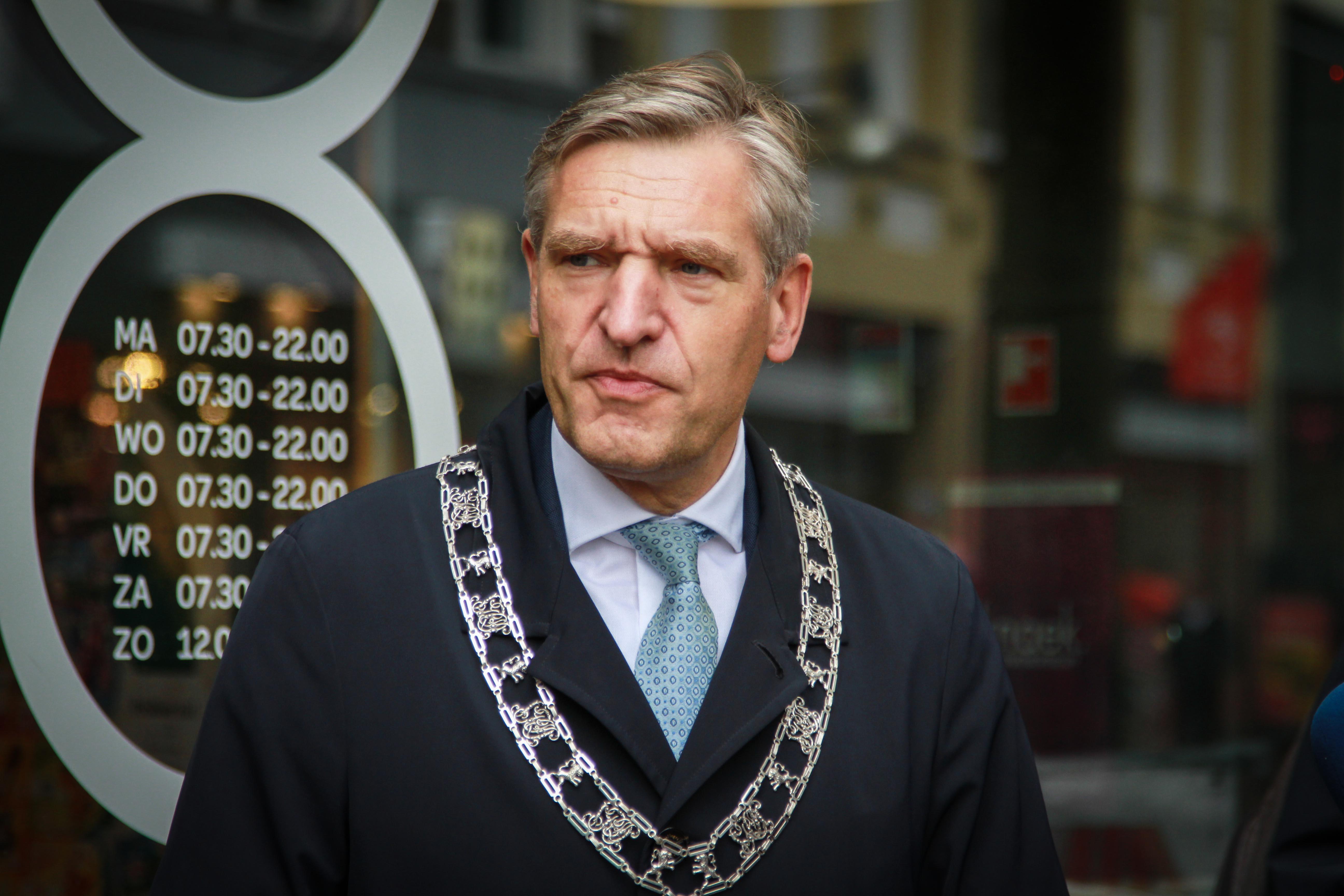 Raadsleden over vertrek Sybrand Buma als burgemeester van Leeuwarden. ‘De stêd hat him no nedich’