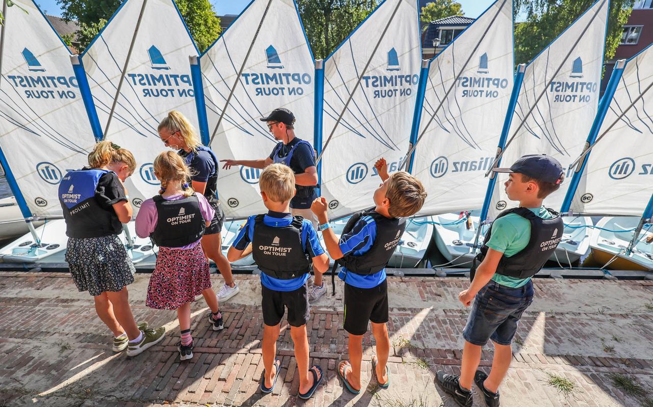 Vorig jaar waren er ook watersportactiviteiten in de binnenstad. Zoals Optimist on Tour, waarbij kinderen in een Optimist leerden zeilen op de grachten. Vorig jaar waren er ook watersportactiviteiten in de binnenstad. Zoals Optimist on Tour, waarbij kinderen in een Optimist leerden zeilen op de grachten.