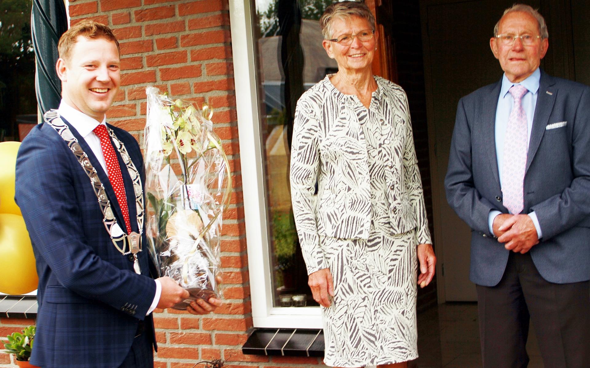 Echtpaar de Jong uit Drogeham viert diamanten huwelijk - Leeuwarder Courant