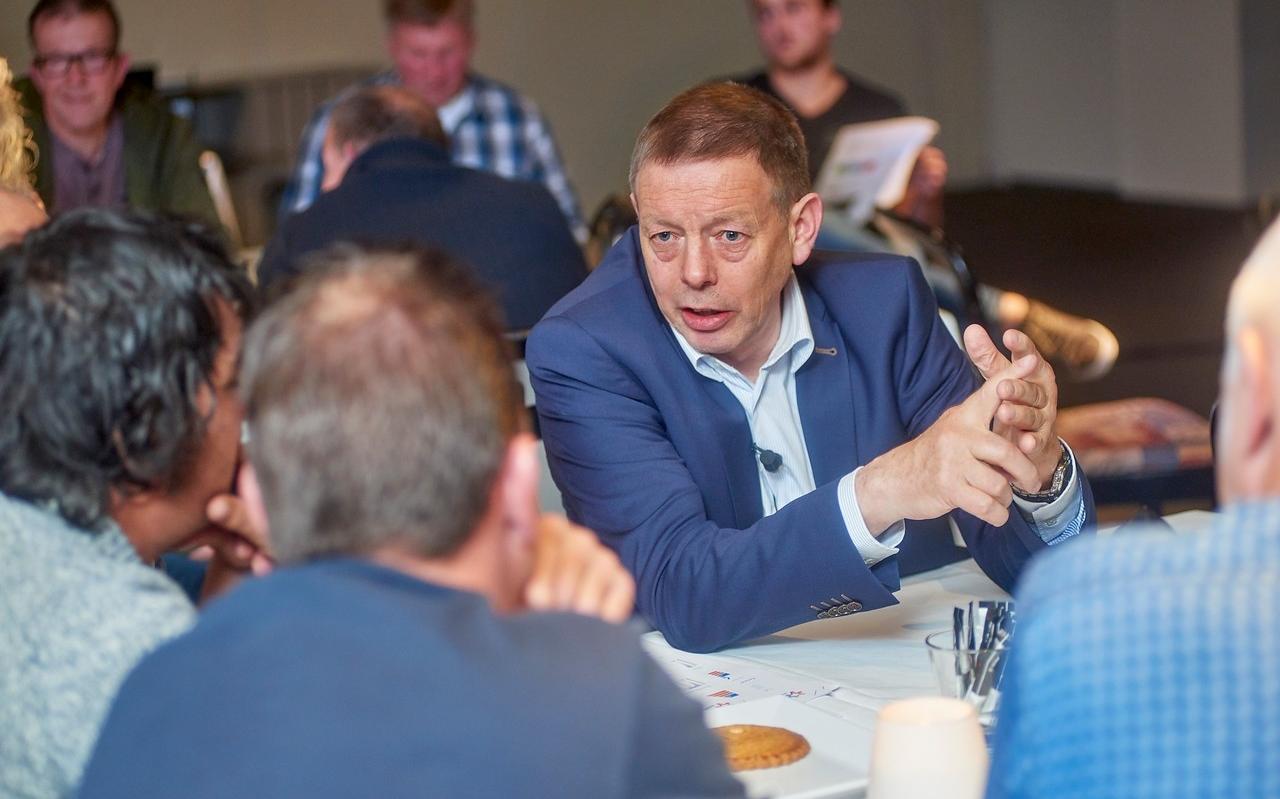 Coöperatievoorzitter Frans Keurentjes tijdens een ledenvergadering van FrieslandCampina. Coöperatievoorzitter Frans Keurentjes tijdens een ledenvergadering van FrieslandCampina.