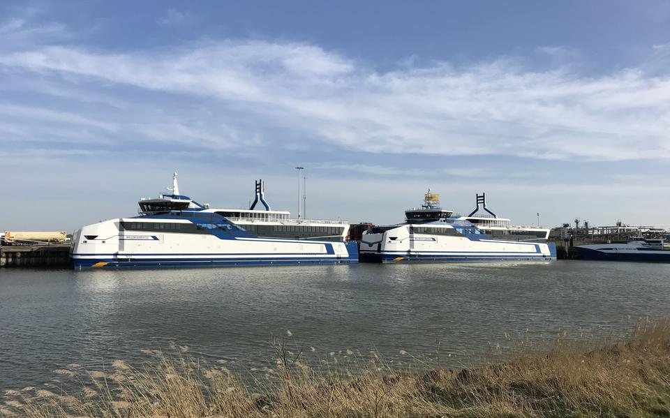 De twee nieuwe catamarans van rederij Doeksen. Foto LC