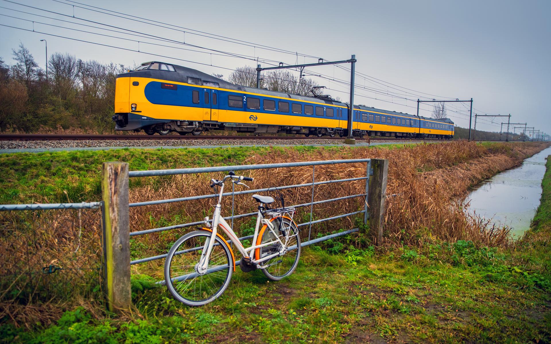 Het spoor tussen Leeuwarden en Heerenveen. 