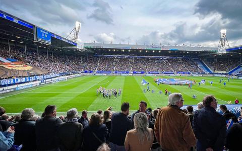 De Friese derby ging zondagmiddag van start in het Abe Lenstra-stadion. Eindstand 3-3.