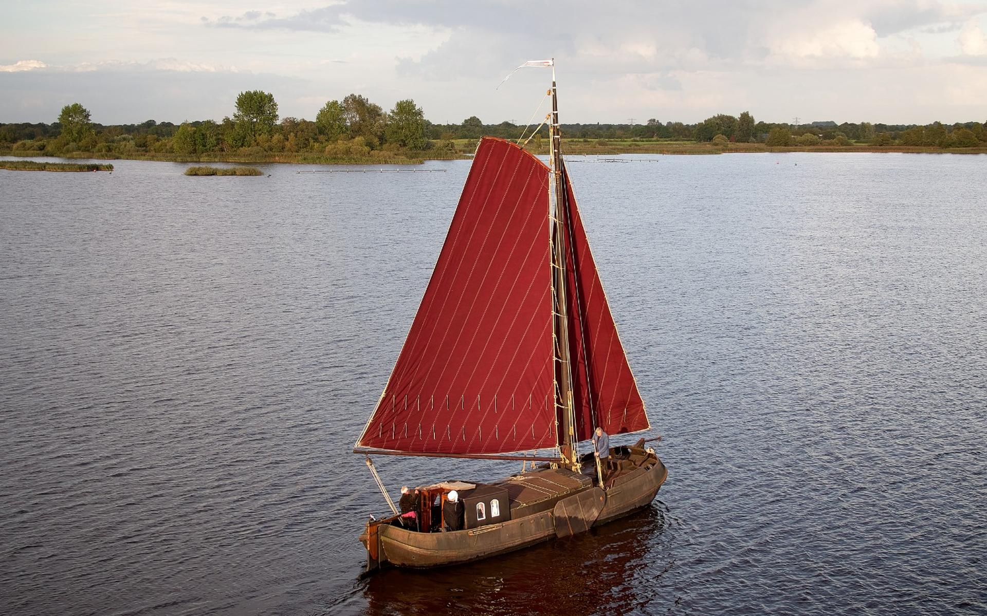 Skûtsje 'De Rot' uit Rottevalle 130 jaar, maar springlevend