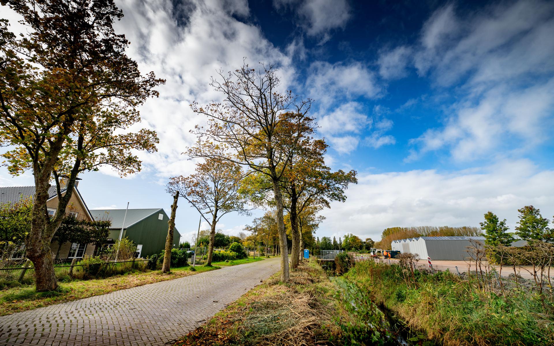 De Kampweg in Leeuwarden: hier moet de nieuwe opvanglocatie gebouwd worden.