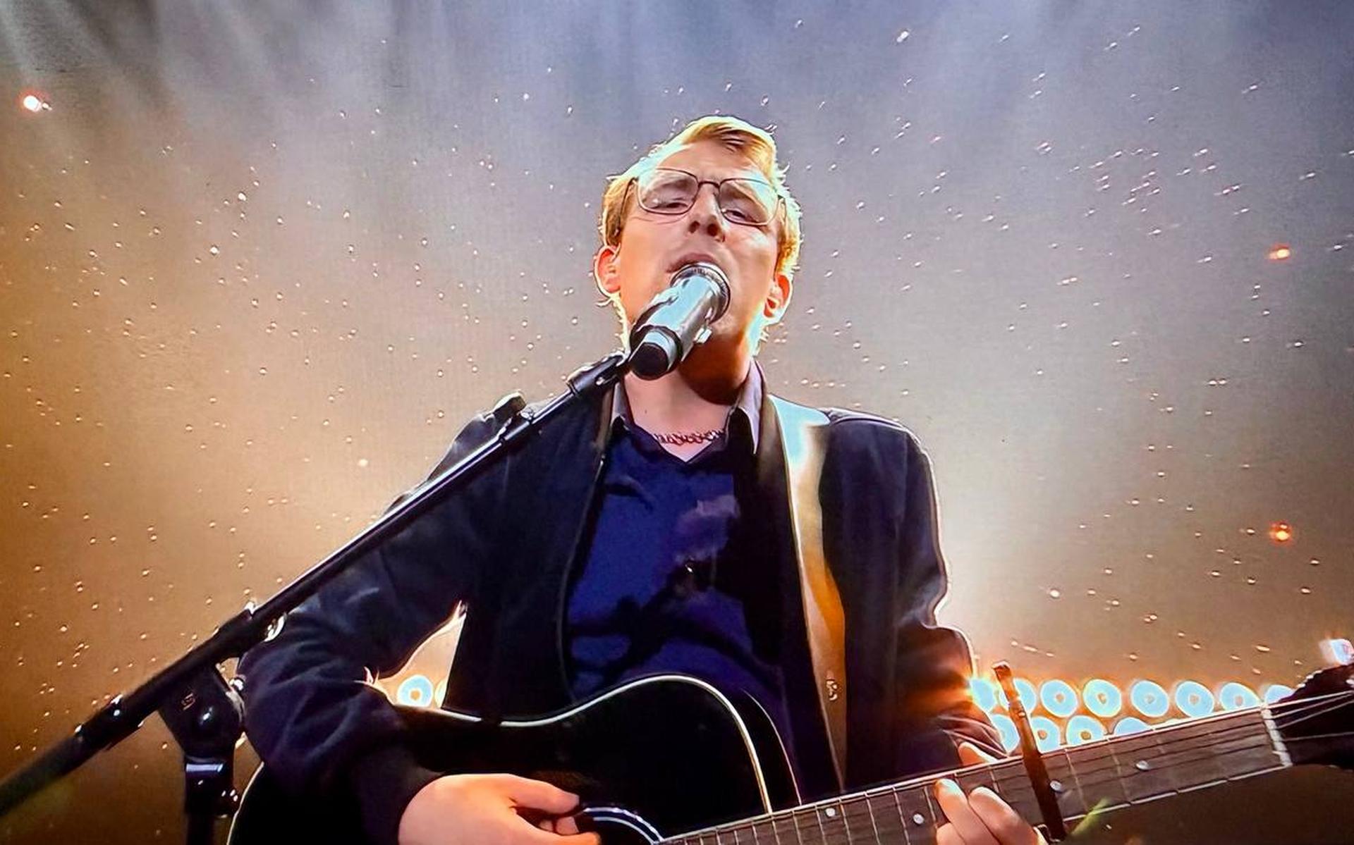 Tim Riemersma (19) uit Drachten tijdens de halve finale van Holland's got Talent.