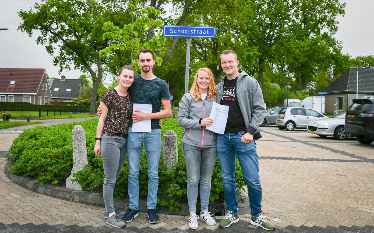 De winnaars van de loting van de huizen in Oosterstreek.