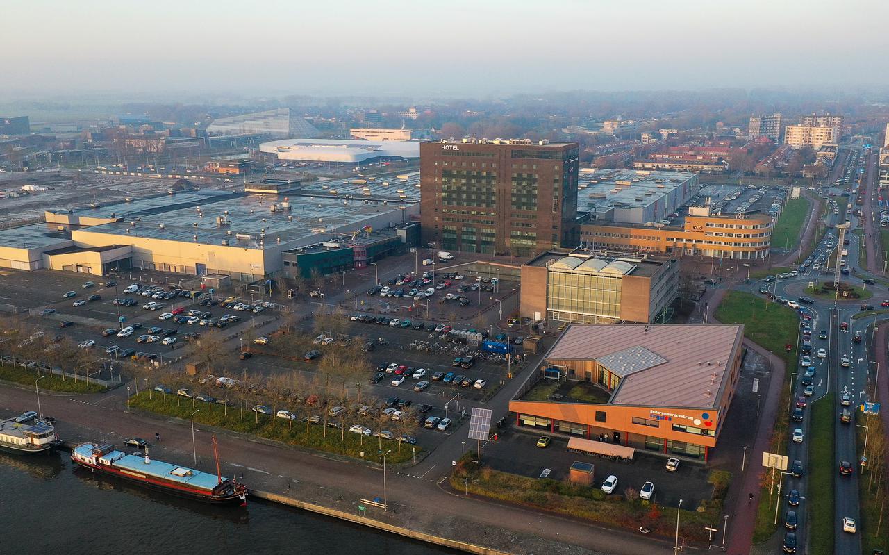 Het gebied van WTC/Cambuur in Leeuwarden gezien vanaf het zuiden. 
