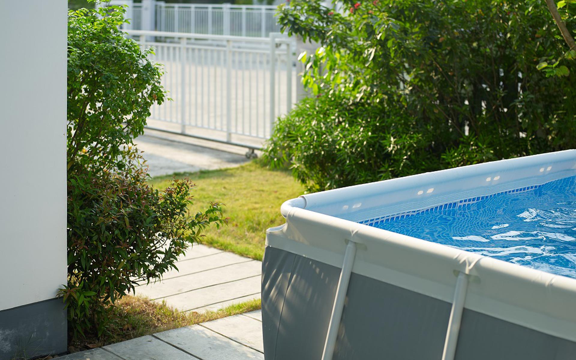 Beschuldigingen Onderhoudbaar koud De voordelen van een rechthoekig opzetzwembad in je tuin - Leeuwarder  Courant