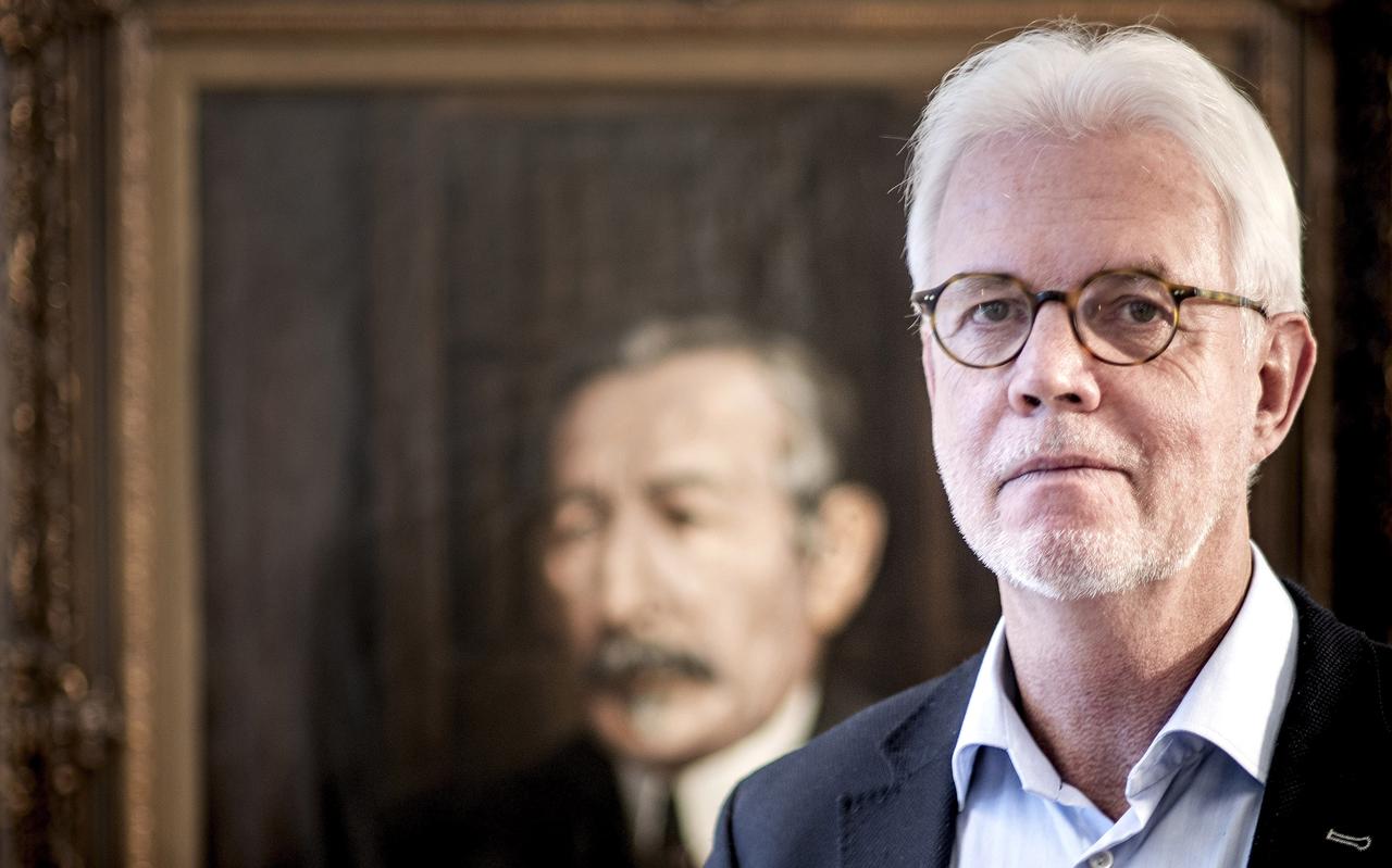Wiebe Wieling vertrekt als baas van scholenkoepel Piter Jelles. Hij slaagde erin de verweesde organisatie weer op de kaart te zetten: ,,Ik bin wol in ferbiner.’’ Wiebe Wieling vertrekt als baas van scholenkoepel Piter Jelles. Hij slaagde erin de verweesde organisatie weer op de kaart te zetten: ,,Ik bin wol in ferbiner.’’