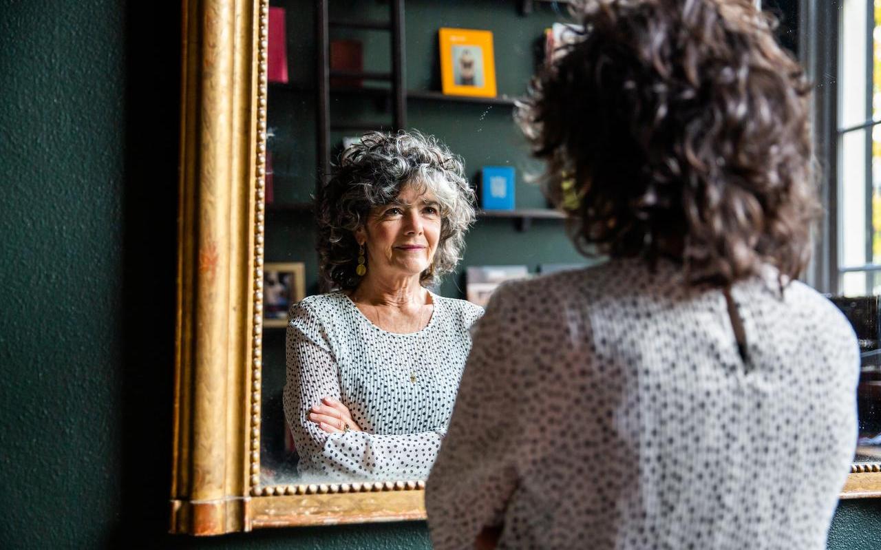 Dieuwertje Blok: ,,Het probleem is dat je mensen niets kunt opleggen met dwang of geweld. Racisme schop je er niet uit, dat is iets dat door denken en praten moet veranderen.'' Dieuwertje Blok: ,,Het probleem is dat je mensen niets kunt opleggen met dwang of geweld. Racisme schop je er niet uit, dat is iets dat door denken en praten moet veranderen.''